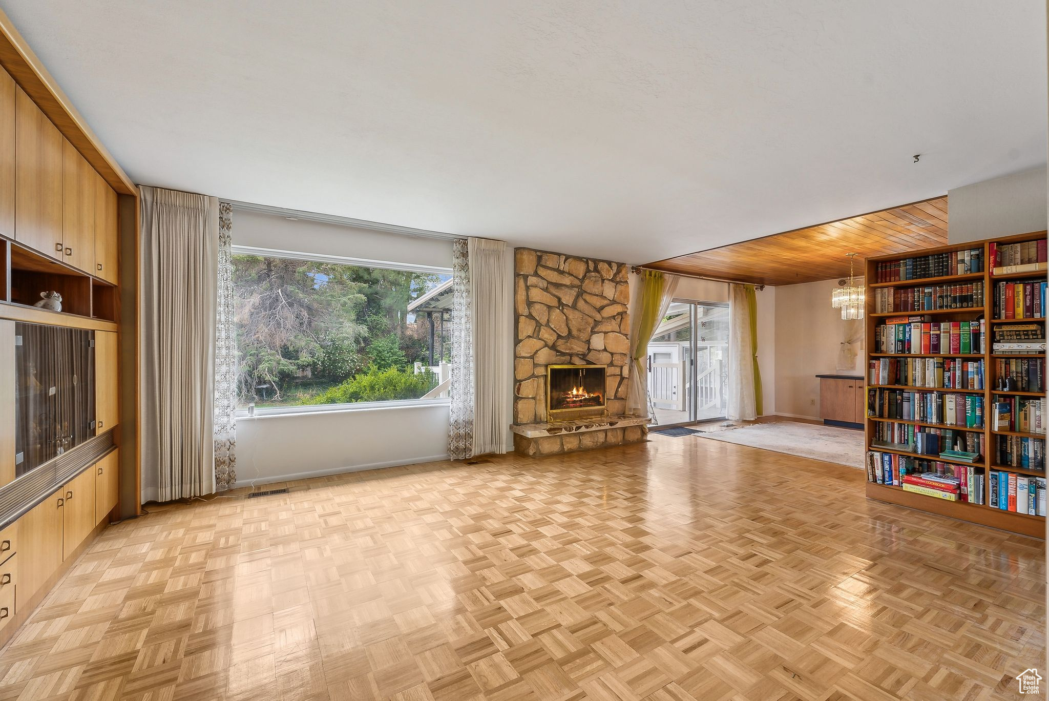 Taylorsville, Utah 84123, United States, 5 Bedrooms Bedrooms, ,3 BathroomsBathrooms,Residential,Active,118772