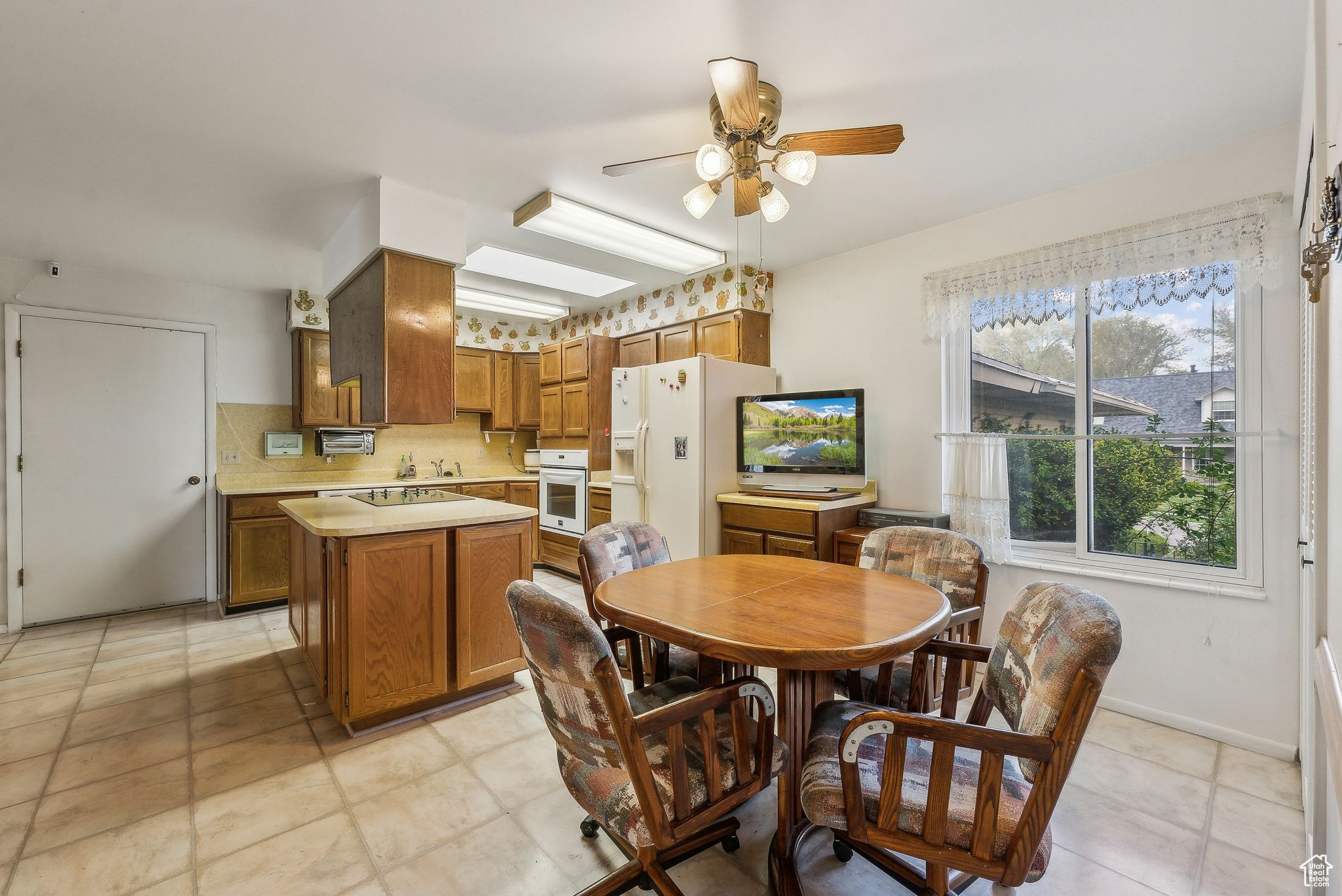 Taylorsville, Utah 84123, United States, 5 Bedrooms Bedrooms, ,3 BathroomsBathrooms,Residential,Active,118772