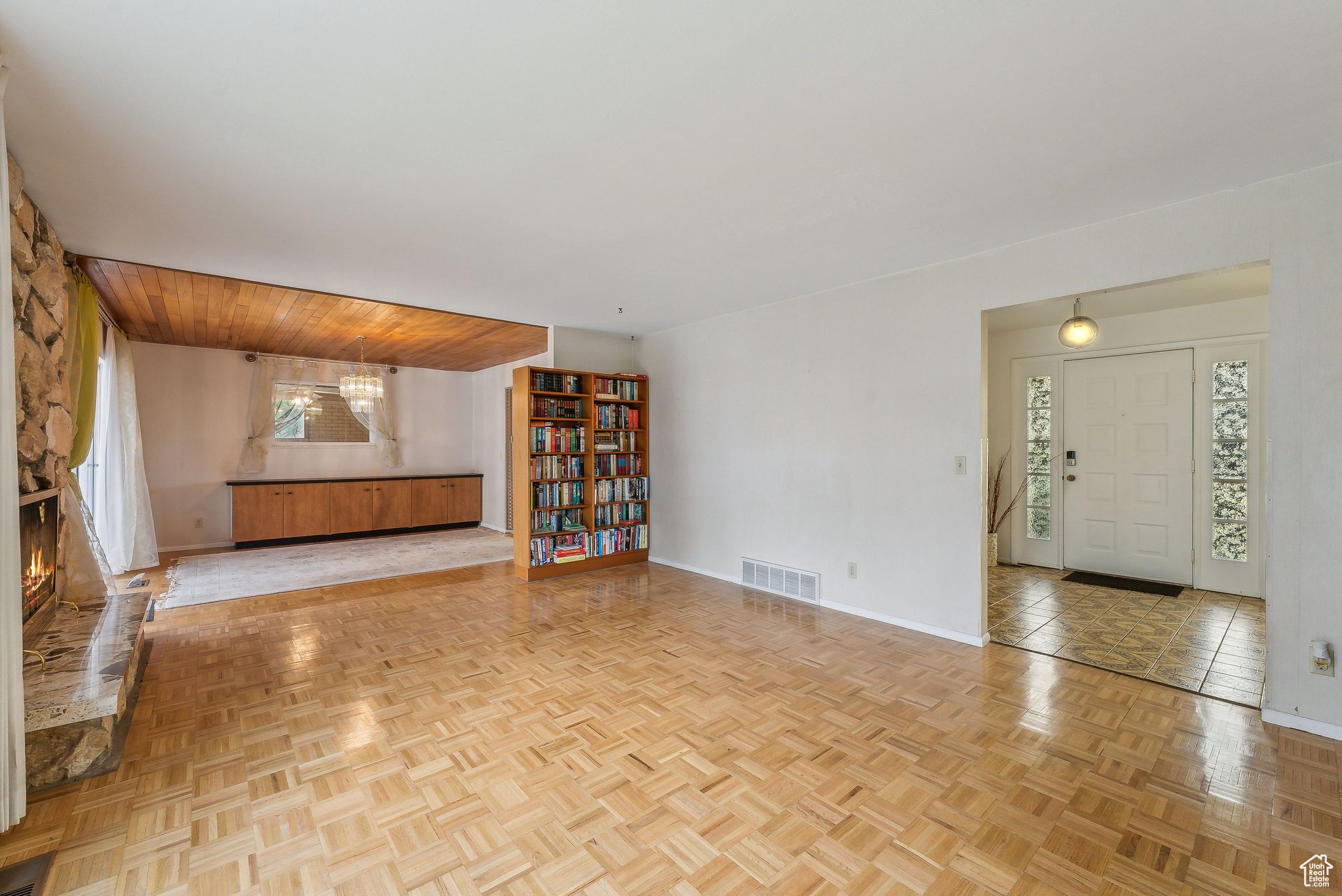 Taylorsville, Utah 84123, United States, 5 Bedrooms Bedrooms, ,3 BathroomsBathrooms,Residential,Active,118772