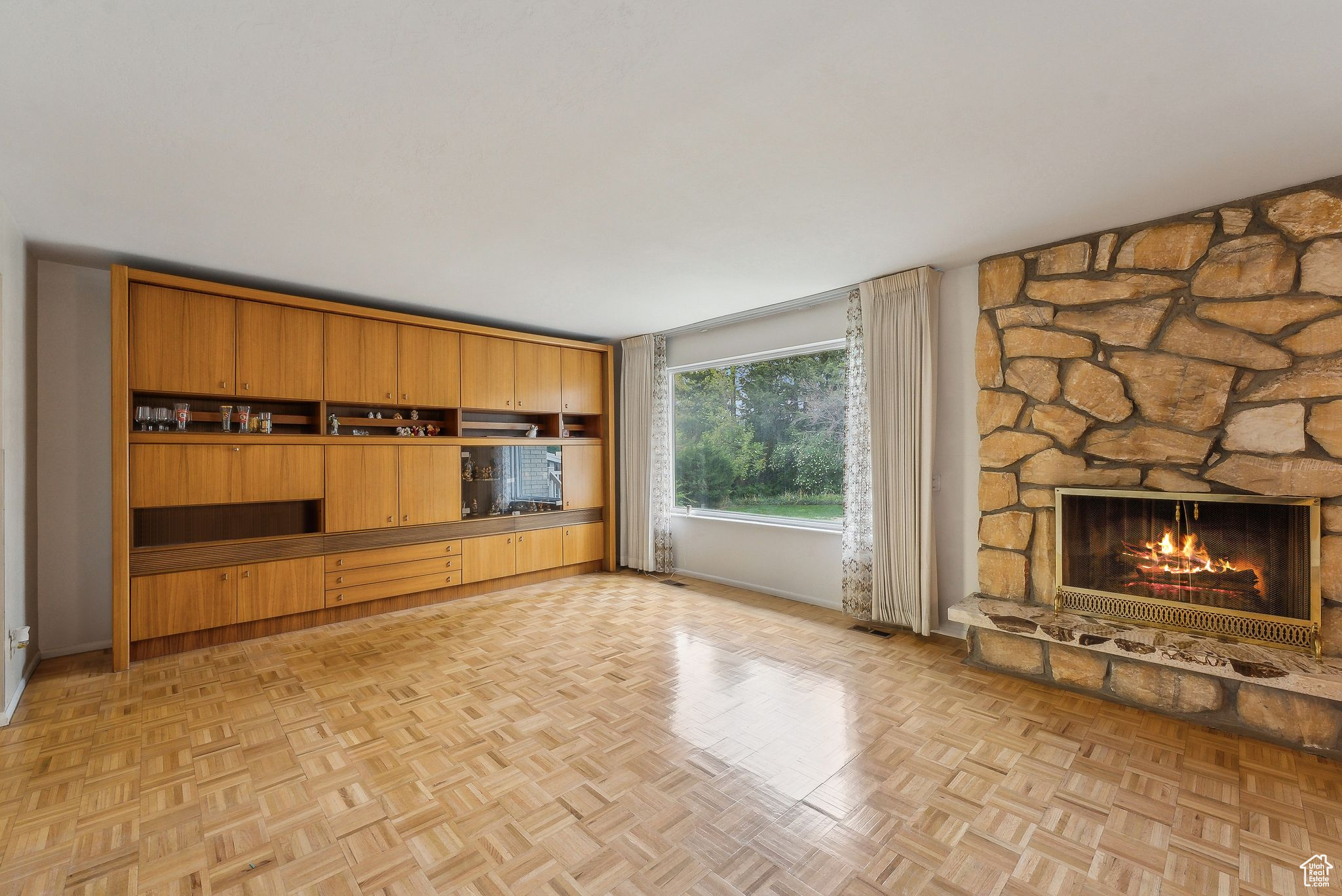 Taylorsville, Utah 84123, United States, 5 Bedrooms Bedrooms, ,3 BathroomsBathrooms,Residential,Active,118772