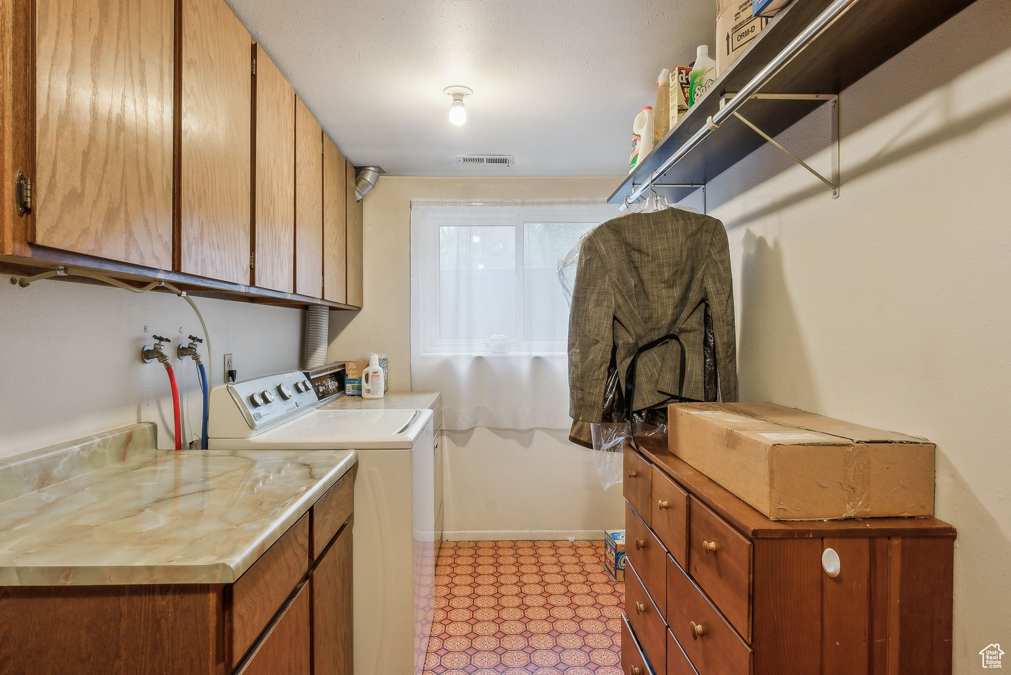 Taylorsville, Utah 84123, United States, 5 Bedrooms Bedrooms, ,3 BathroomsBathrooms,Residential,Active,118772