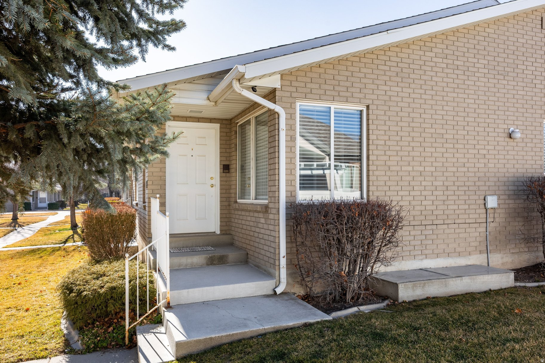 CORNERSTONE - Residential