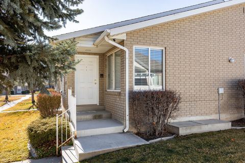 Tiny photo for 1598 W CORNERSTONE DR S, South Jordan, UT 84095 (MLS # 2134751)