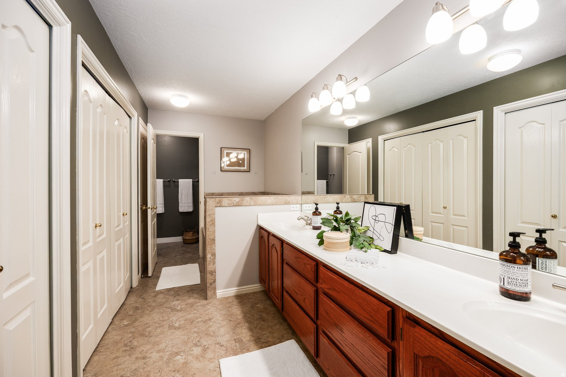 CORNERSTONE - Residential