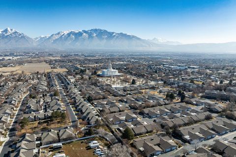Tiny photo for 1598 W CORNERSTONE DR S, South Jordan, UT 84095 (MLS # 2134751)