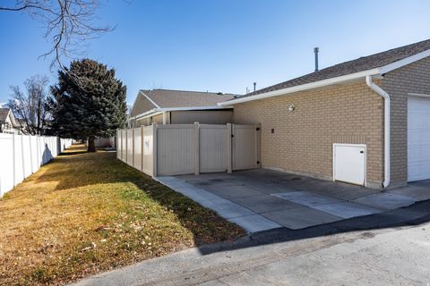 Tiny photo for 1598 W CORNERSTONE DR S, South Jordan, UT 84095 (MLS # 2134751)