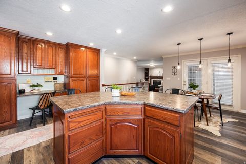 Tiny photo for 1598 W CORNERSTONE DR S, South Jordan, UT 84095 (MLS # 2134751)