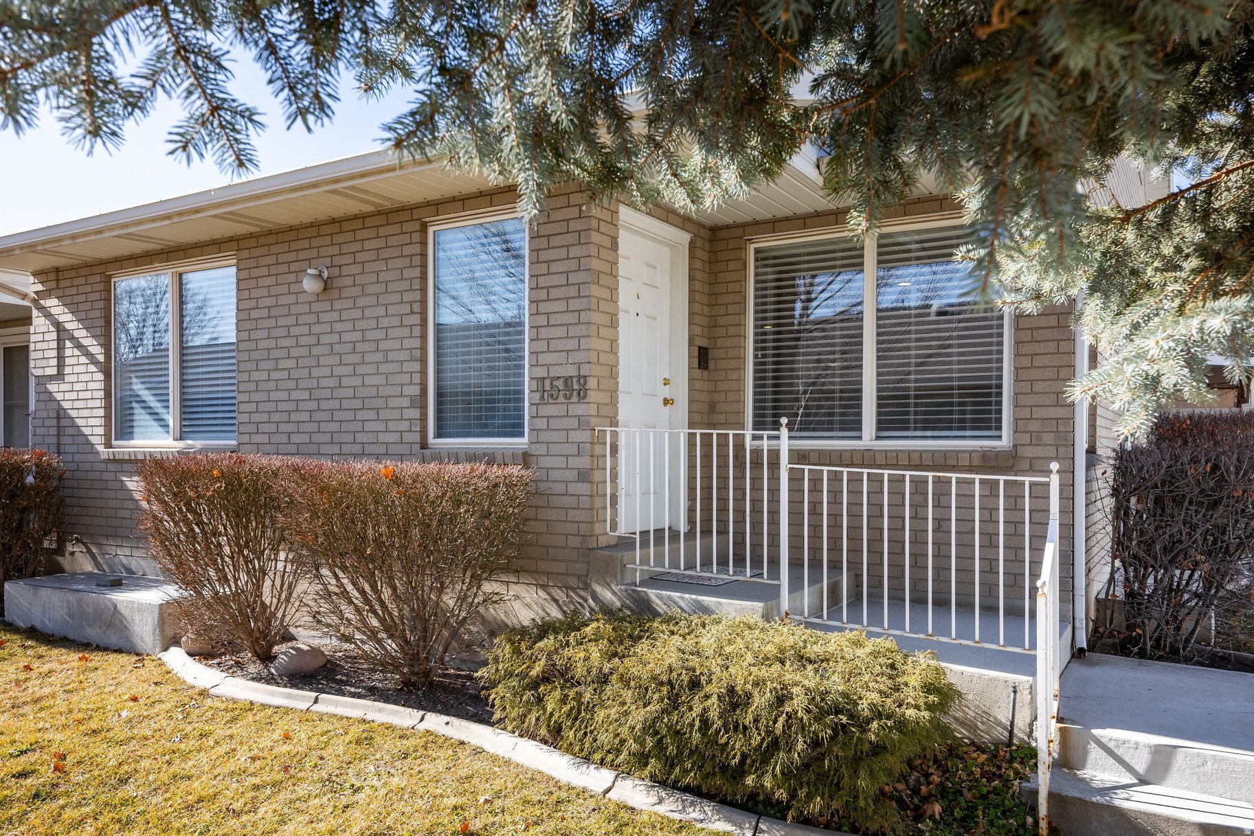 CORNERSTONE - Residential