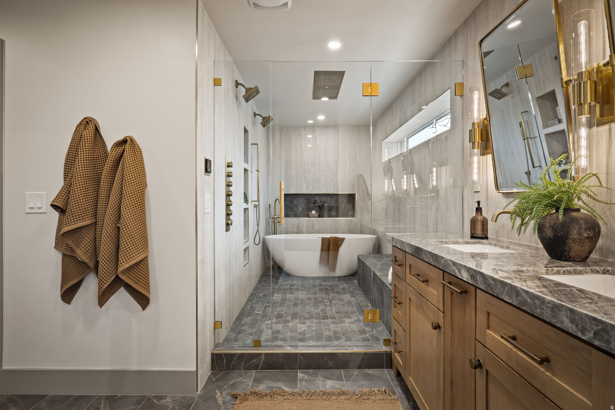 ST MARY HILL - Residential