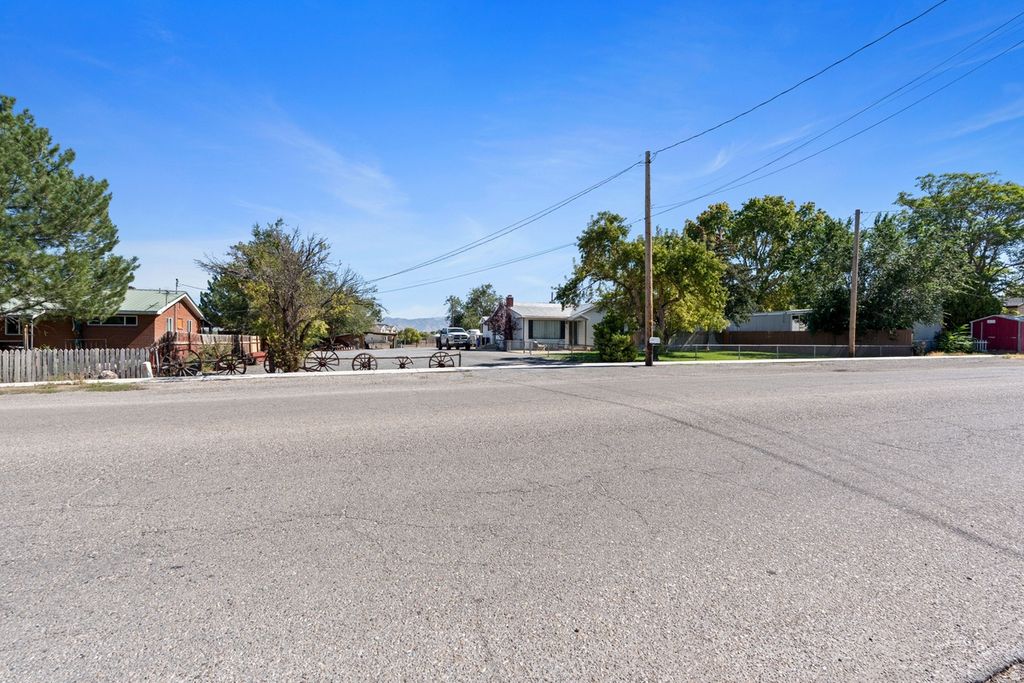 Photo of 241 S QUIRK ST, Grantsville, UT 84029 (MLS # 2130202)