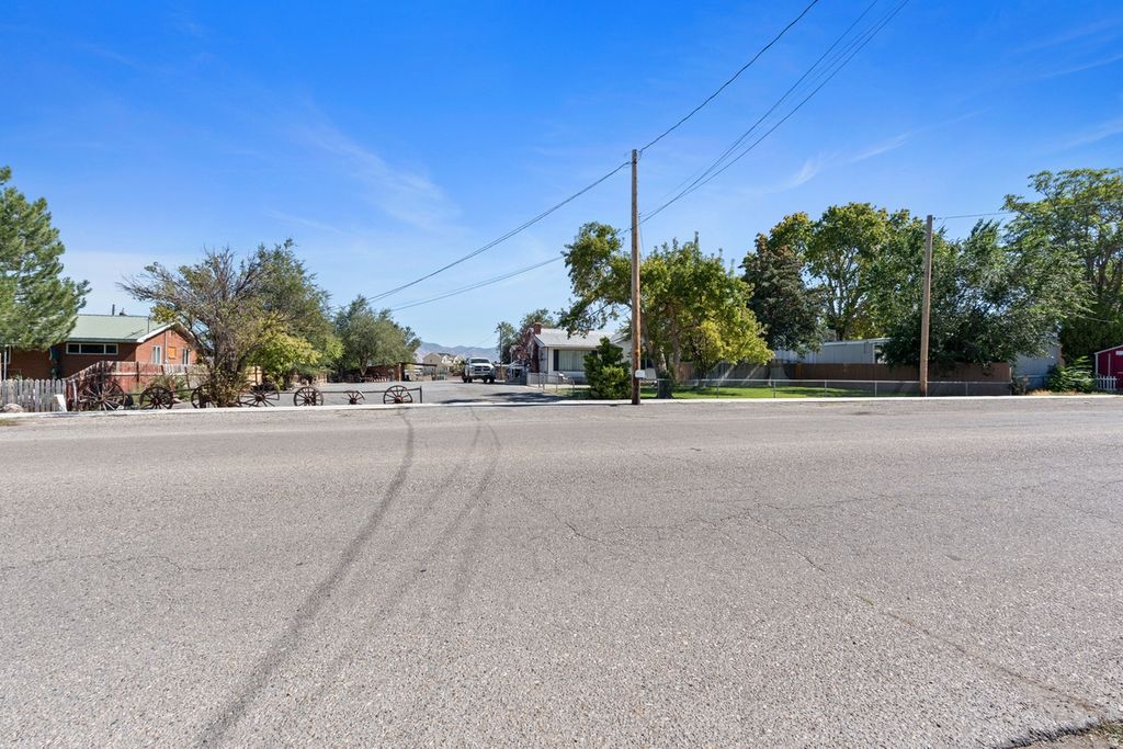 Photo of 241 S QUIRK ST, Grantsville, UT 84029 (MLS # 2130202)