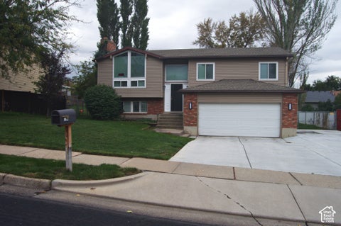 Photo of 134 E 1420 S, Farmington, UT 84025 (MLS # 2183964)