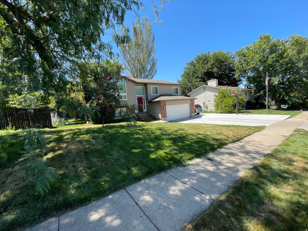 Photo of 134 E 1420 S, Farmington, UT 84025 (MLS # 2183964)