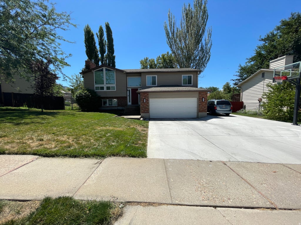 Photo of 134 E 1420 S, Farmington, UT 84025 (MLS # 2183964)