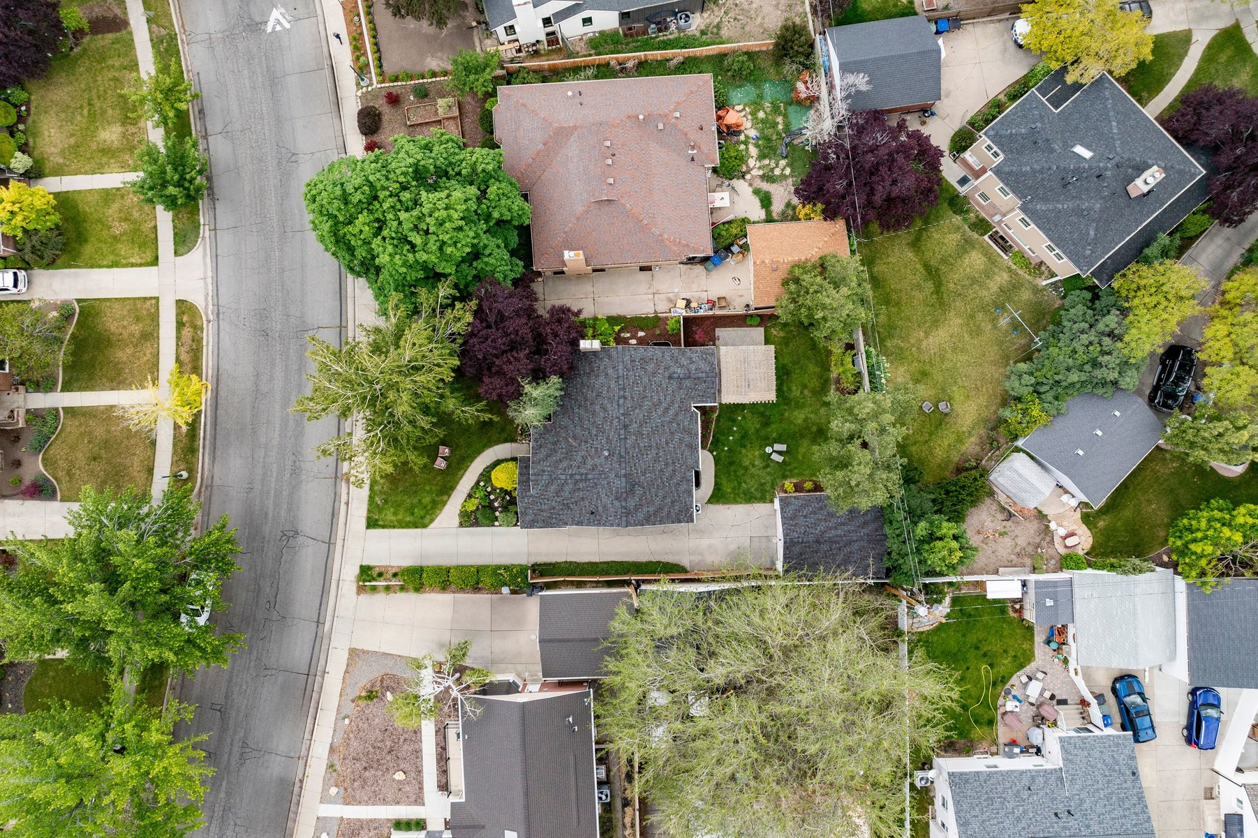 COLONIAL HILLS - Residential
