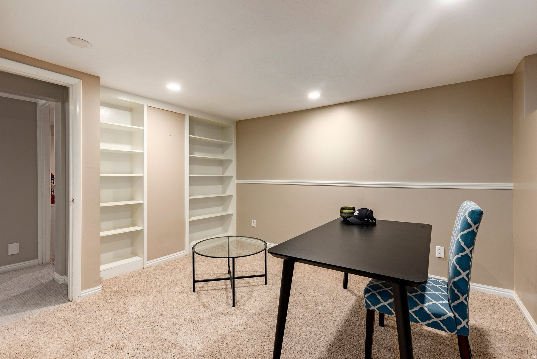 COLONIAL HILLS - Residential