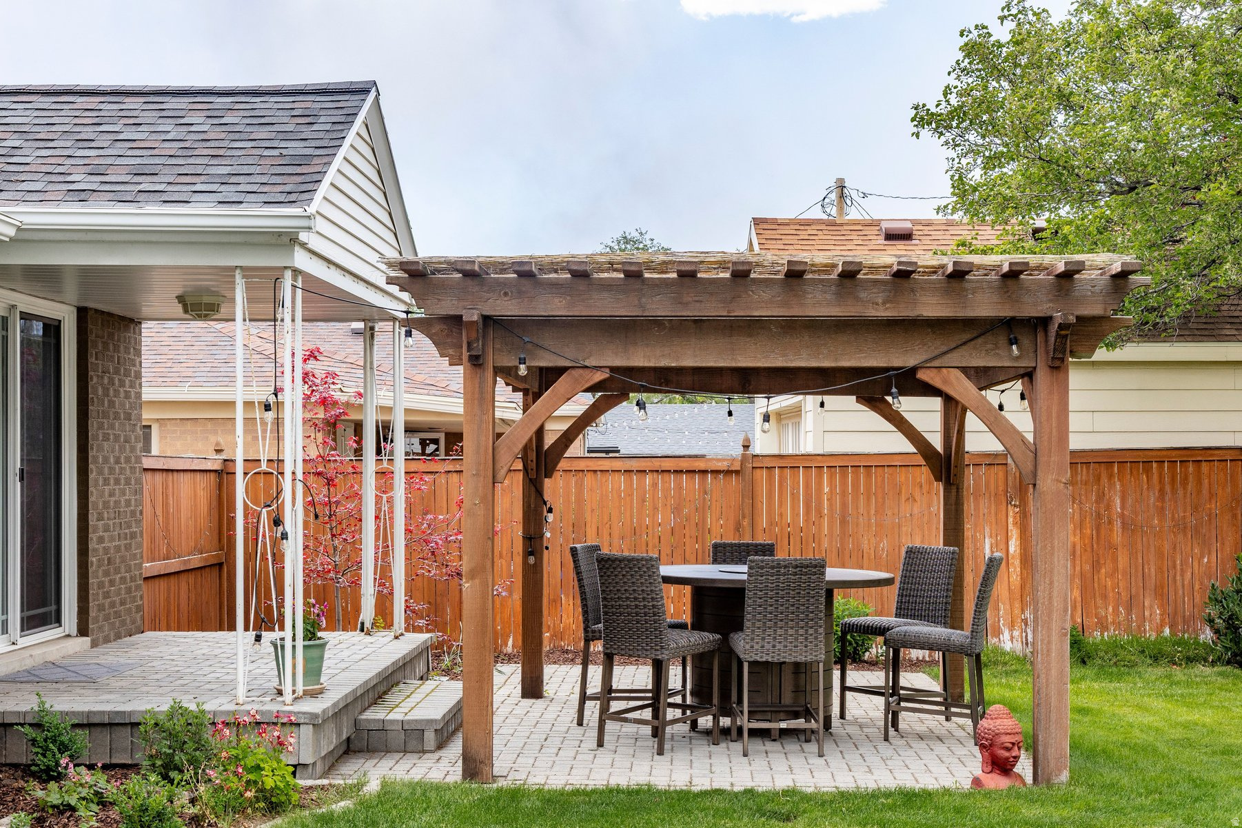 COLONIAL HILLS - Residential