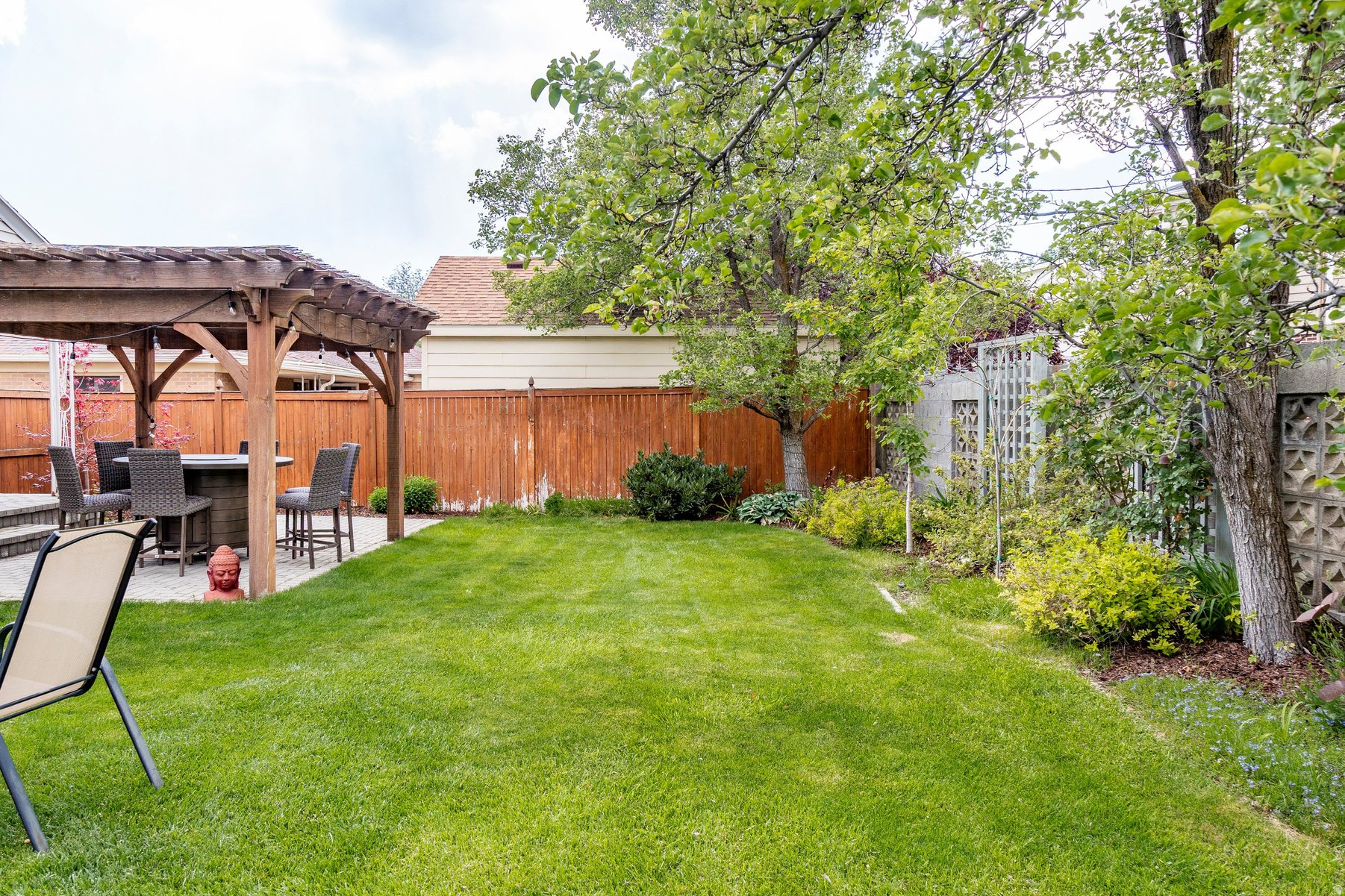 COLONIAL HILLS - Residential