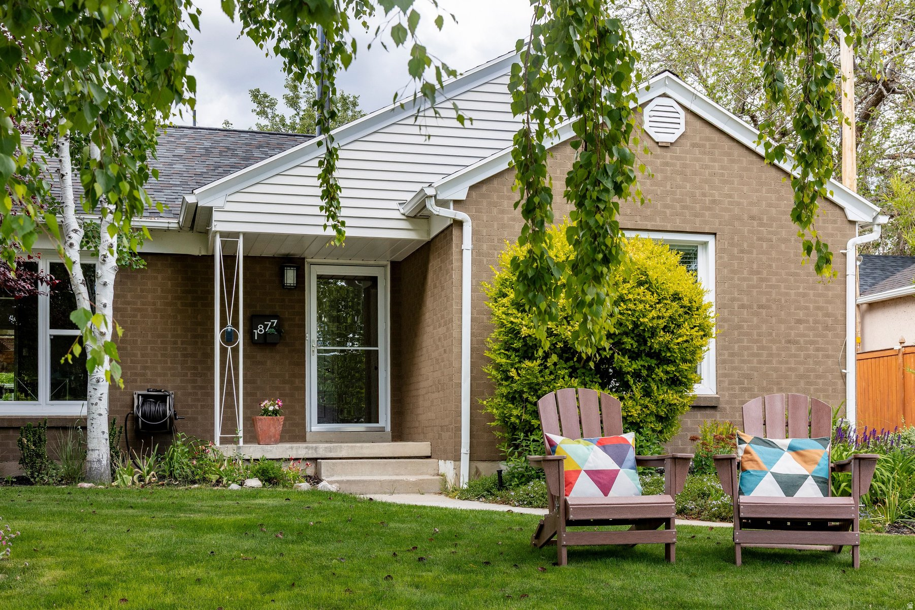 COLONIAL HILLS - Residential