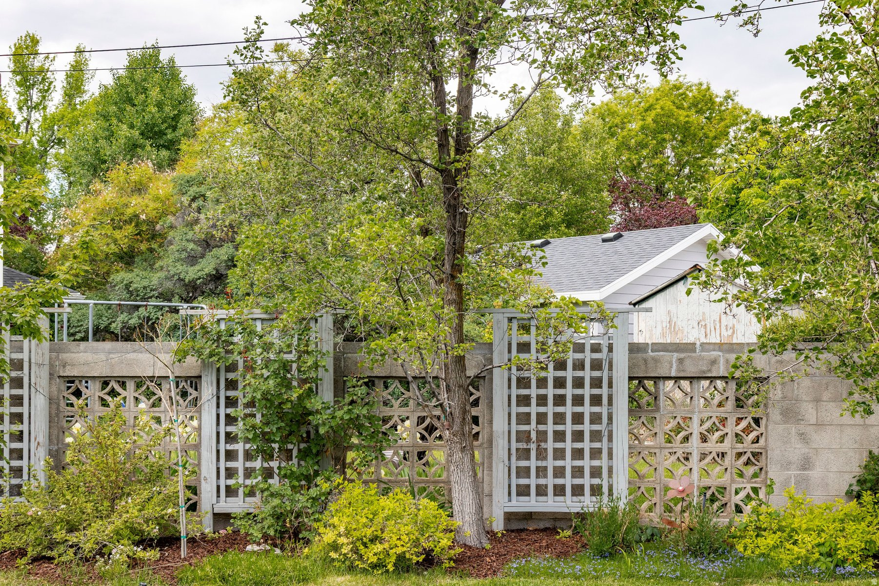 COLONIAL HILLS - Residential