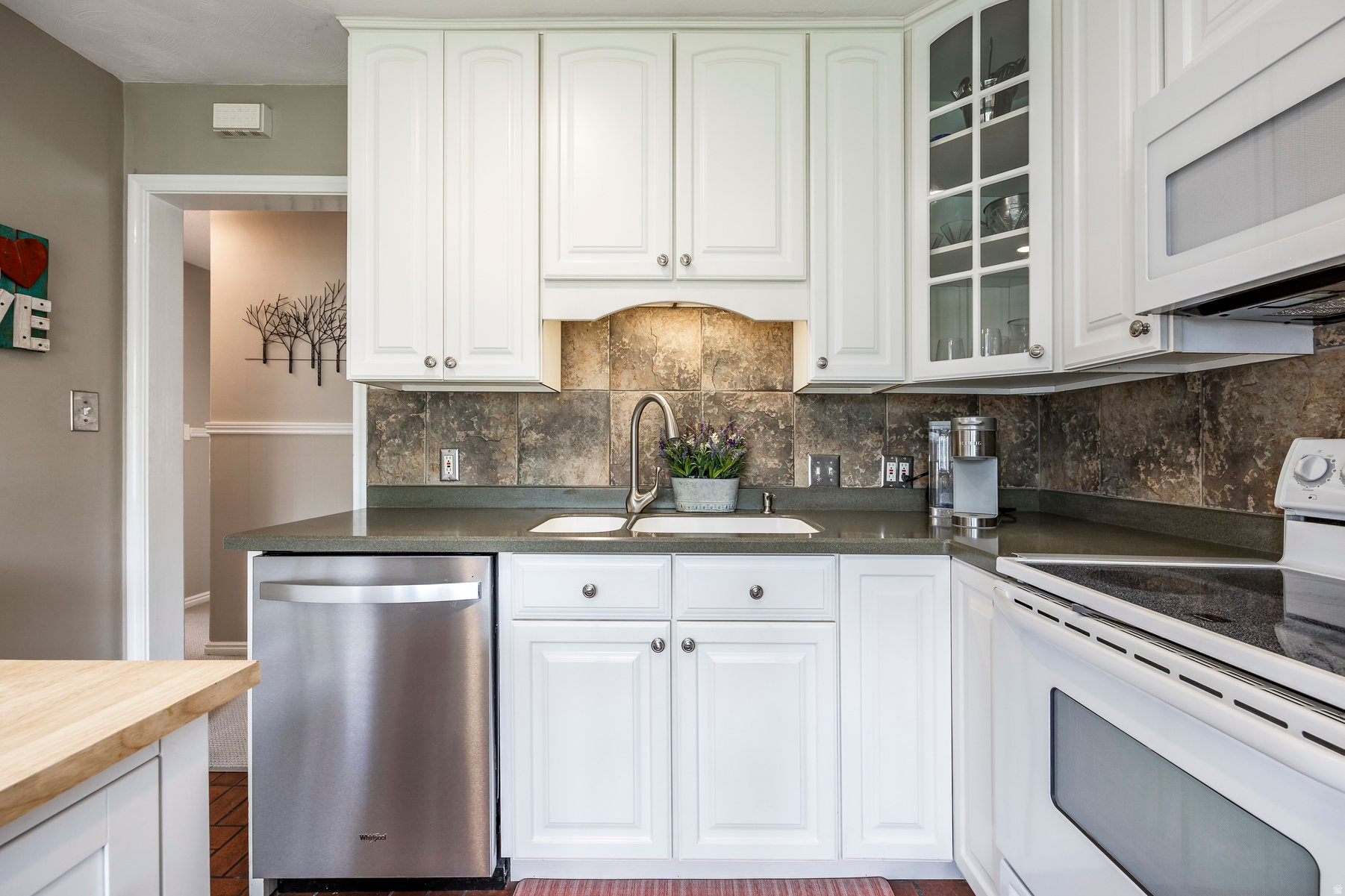 COLONIAL HILLS - Residential