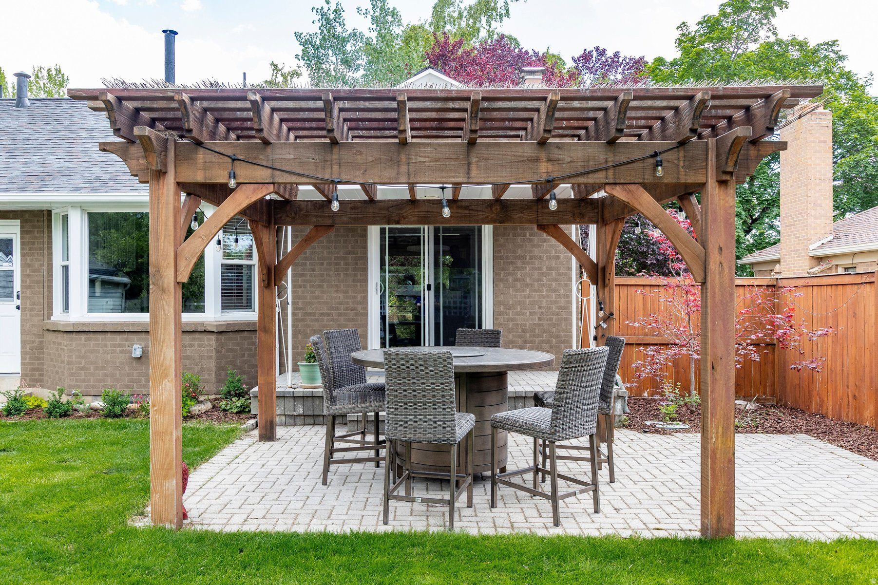 COLONIAL HILLS - Residential