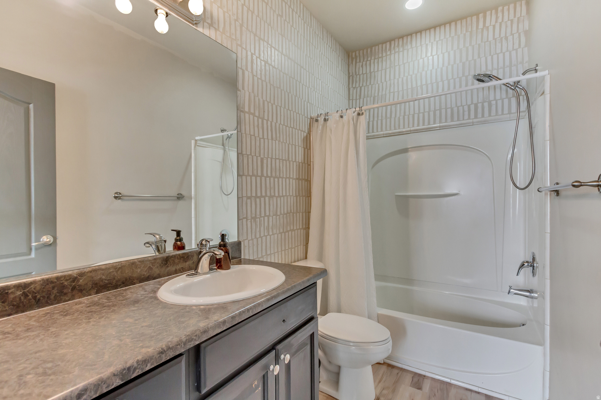 ROCKWELL CONDO - Residential