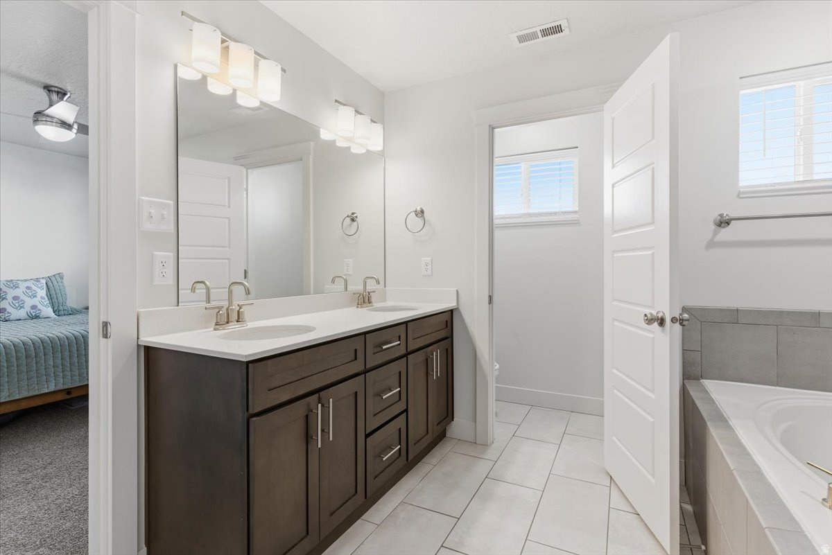 ELLIES LANDING - Residential