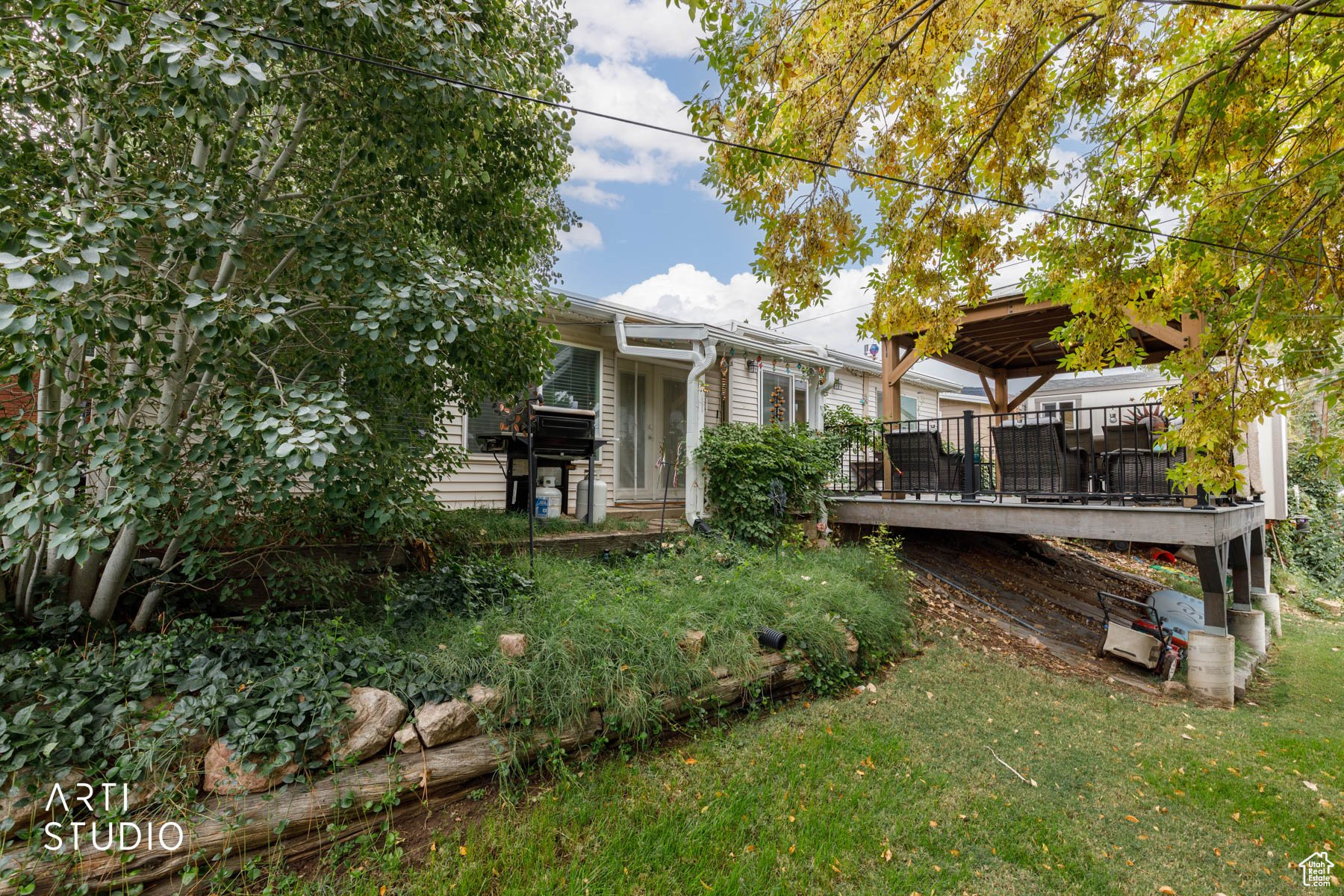 ROLLING HILLS - Residential