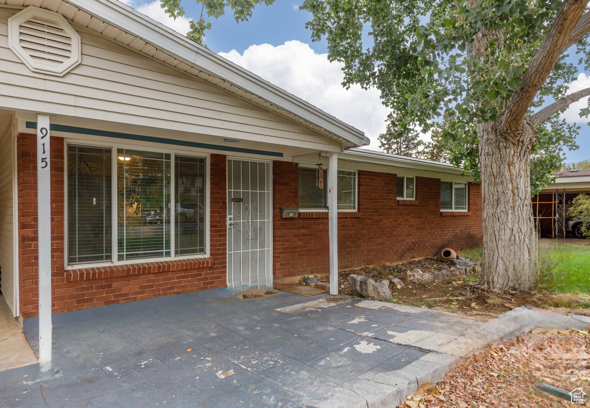 ROLLING HILLS - Residential