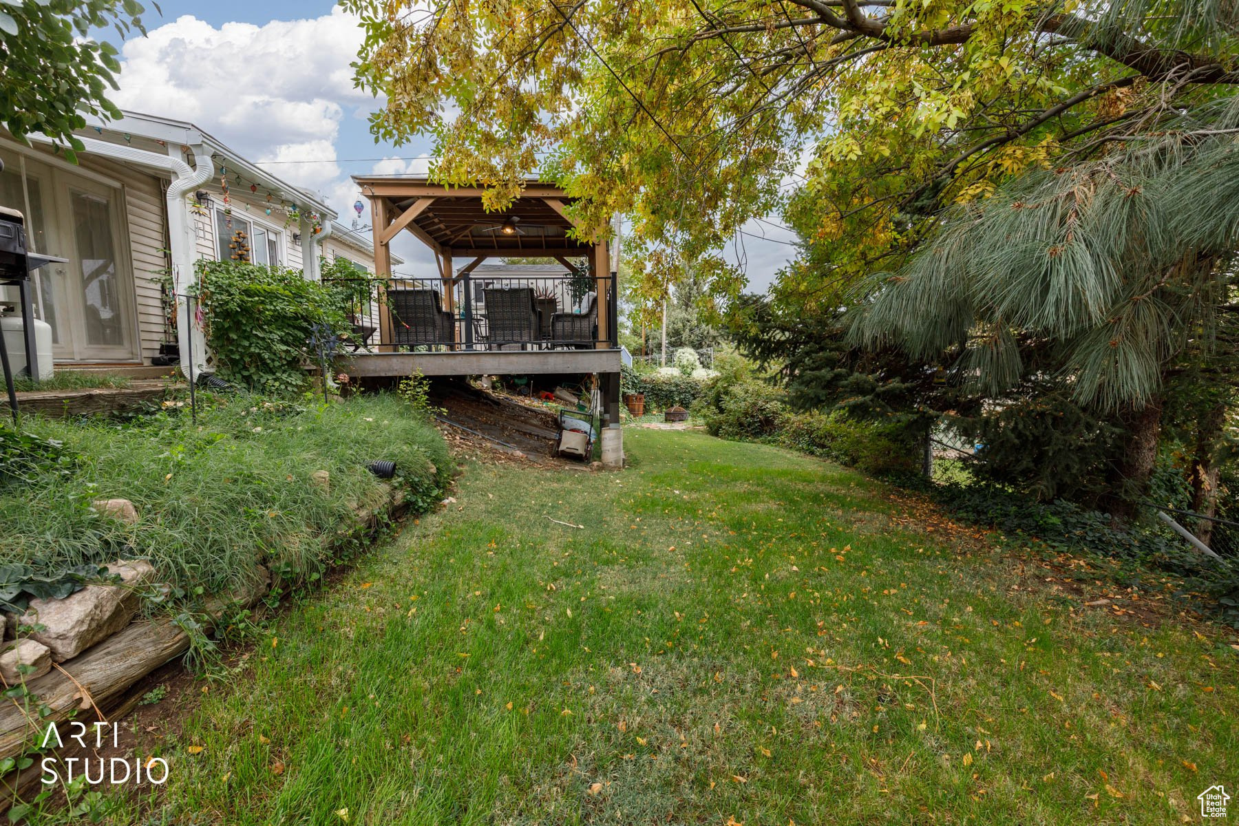 ROLLING HILLS - Residential