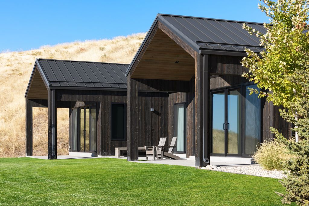 Photo of 1647 E QUAIL CANYON DR, Logan, UT 84321 (MLS # 2172315)