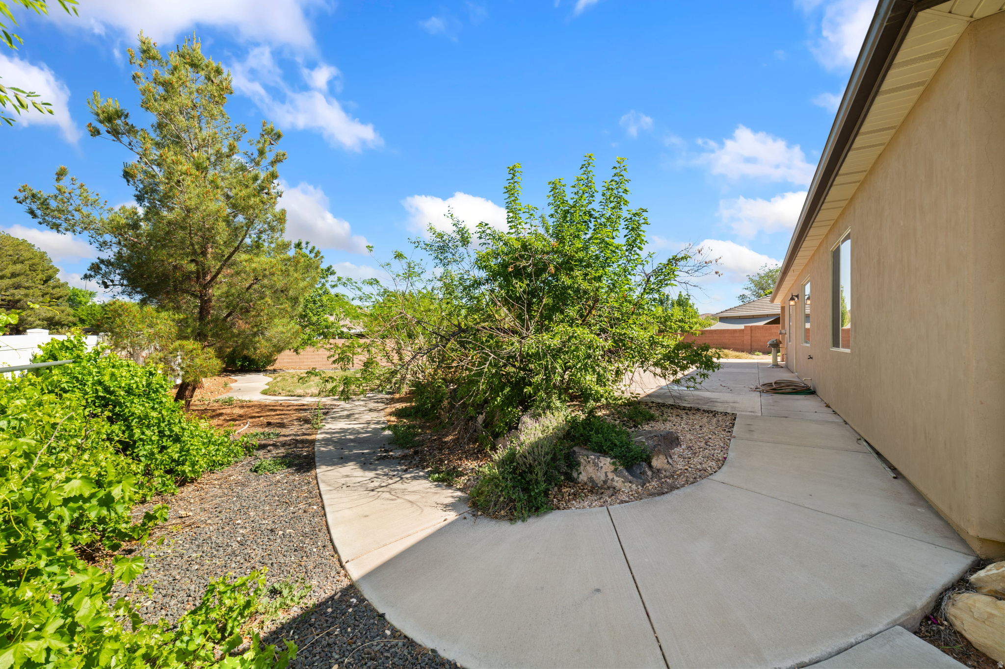 COBBLESTONE FIELDS - Residential