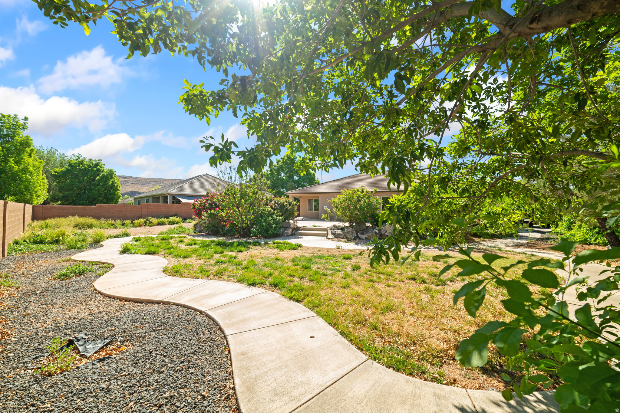 COBBLESTONE FIELDS - Residential