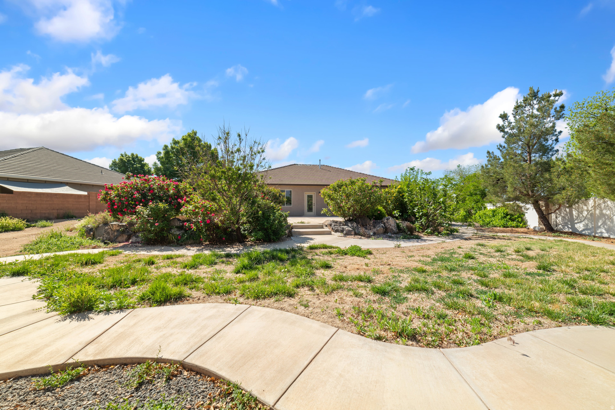COBBLESTONE FIELDS - Residential