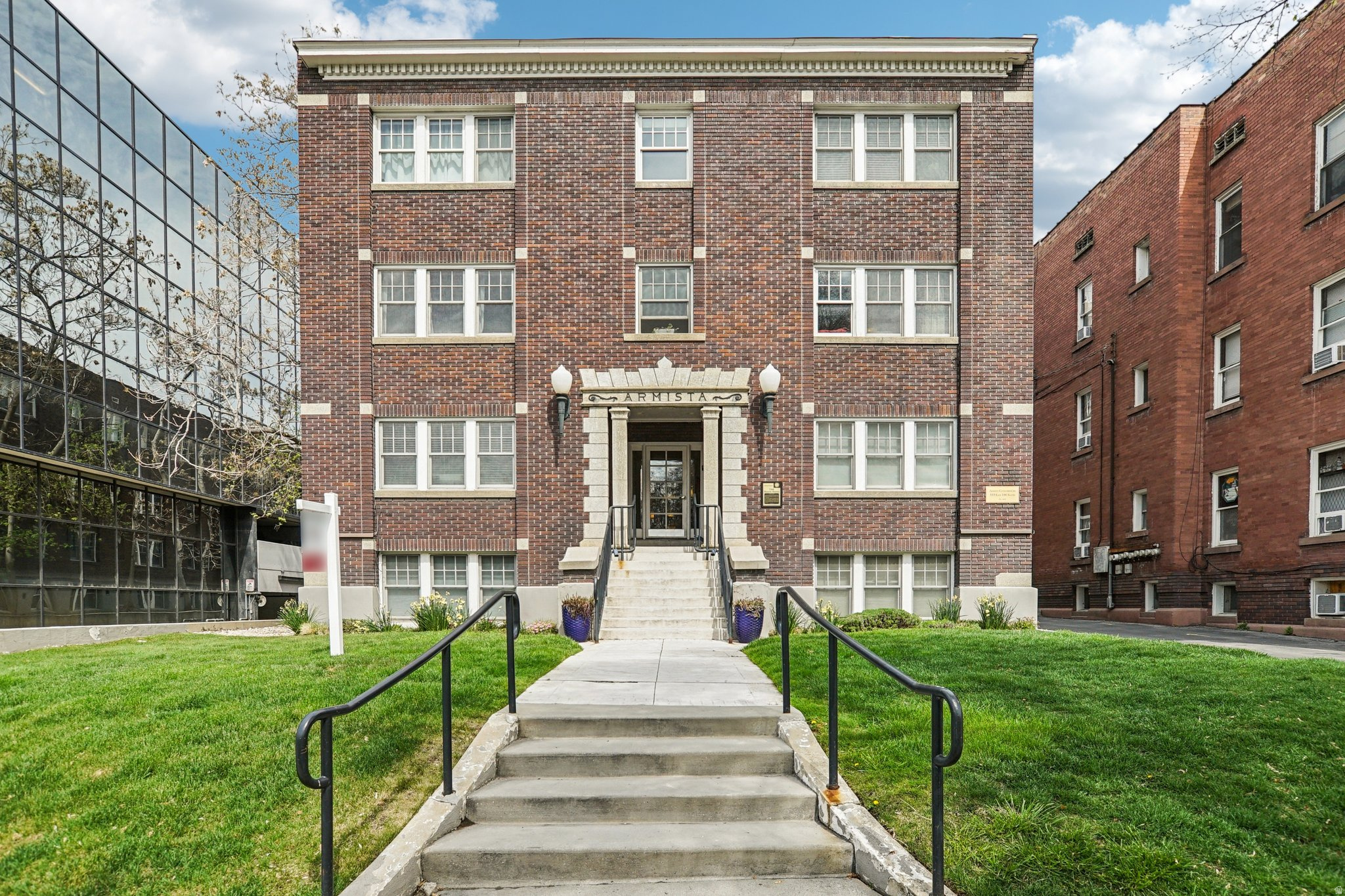 ARMISTA CONDO - Residential