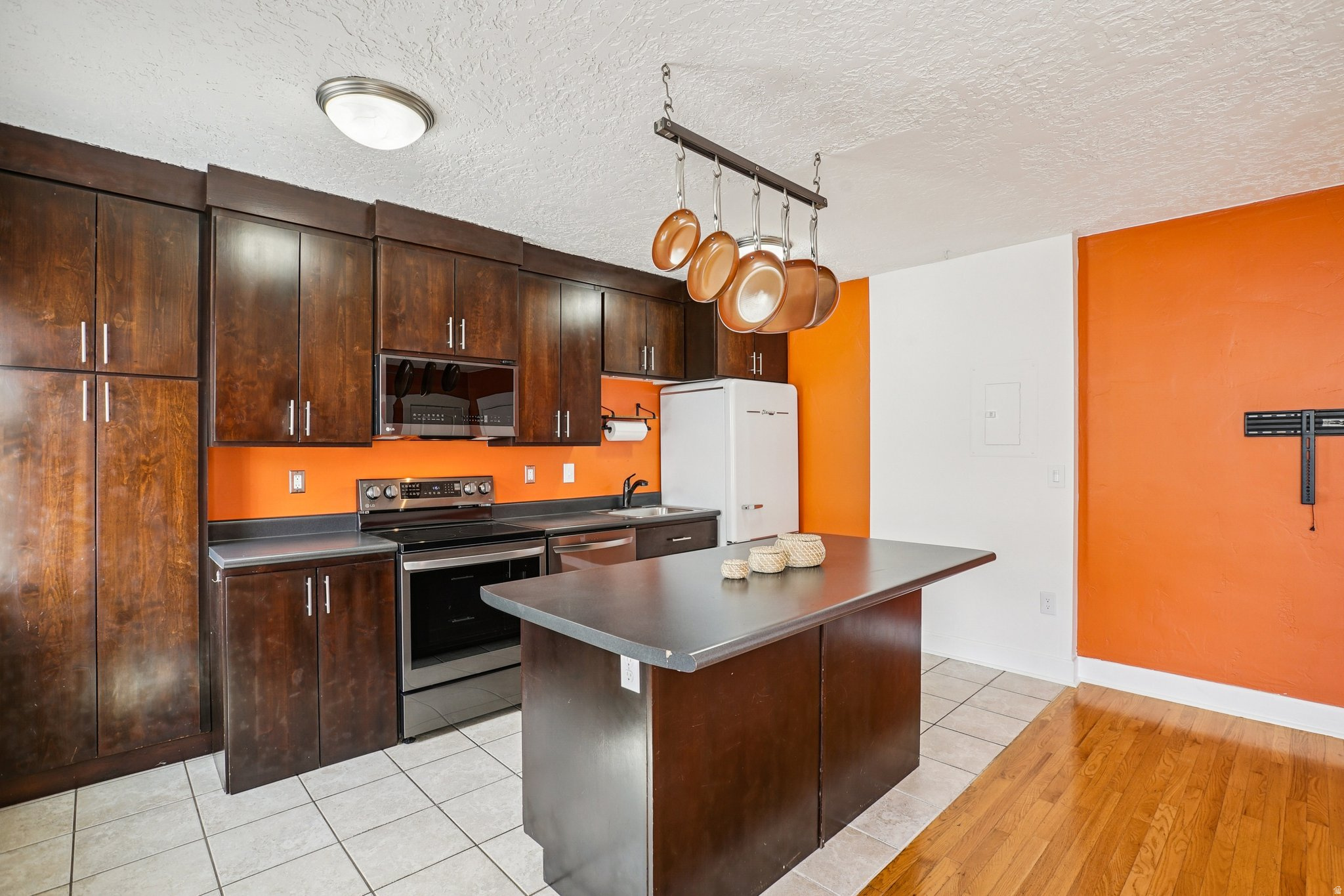 ARMISTA CONDO - Residential