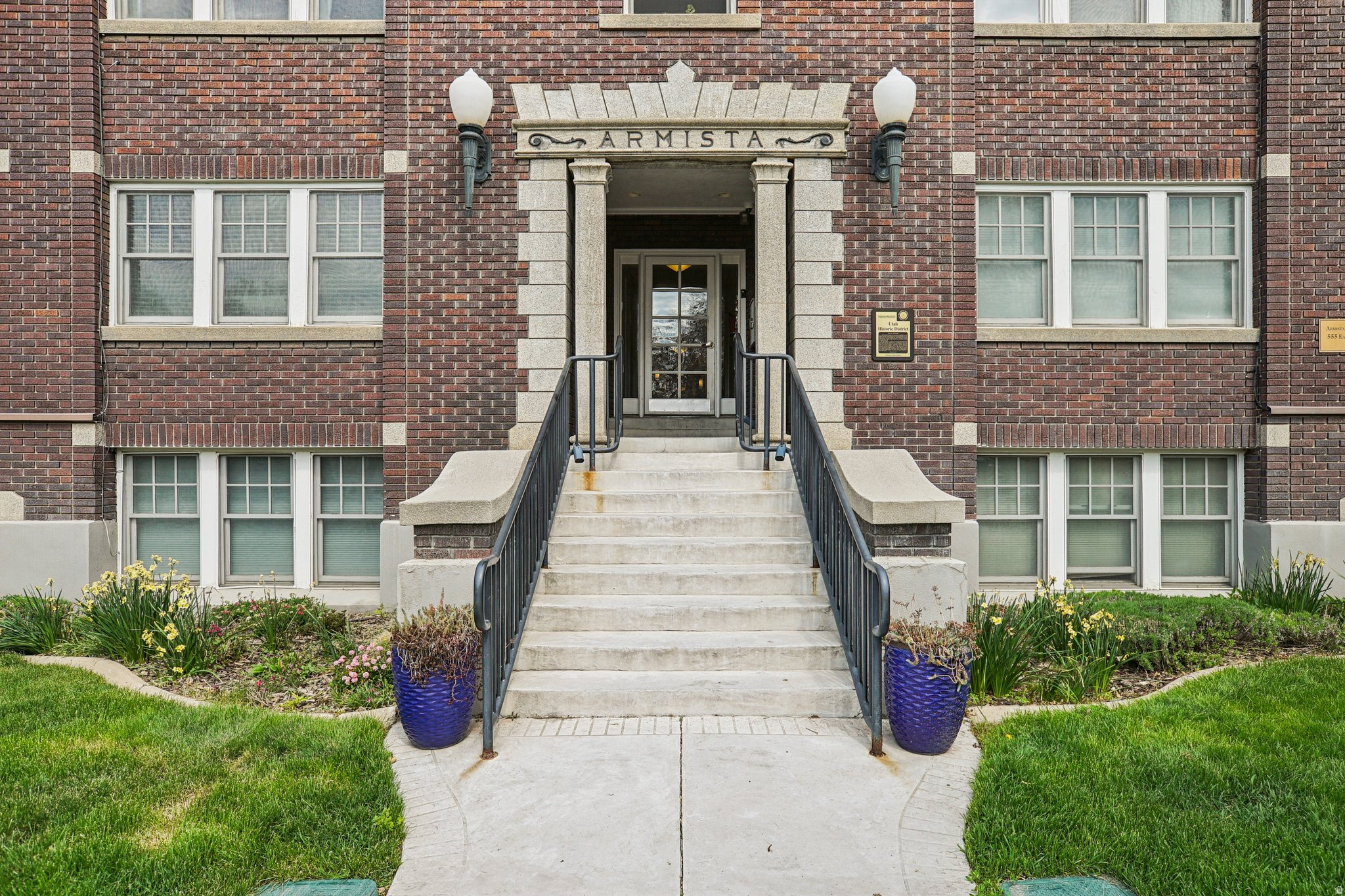 ARMISTA CONDO - Residential