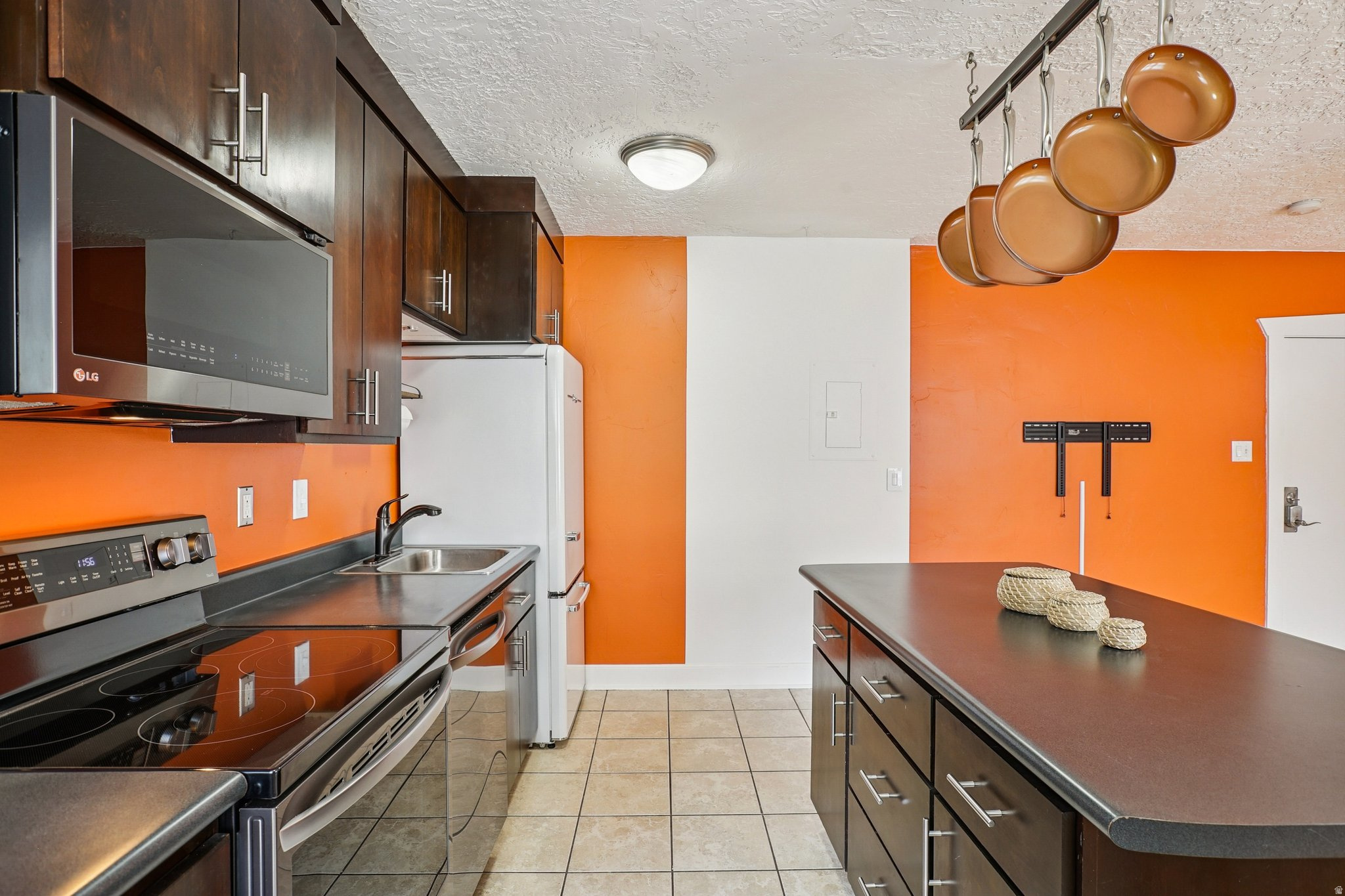 ARMISTA CONDO - Residential