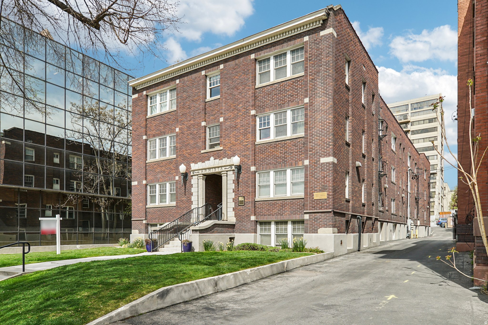 ARMISTA CONDO - Residential