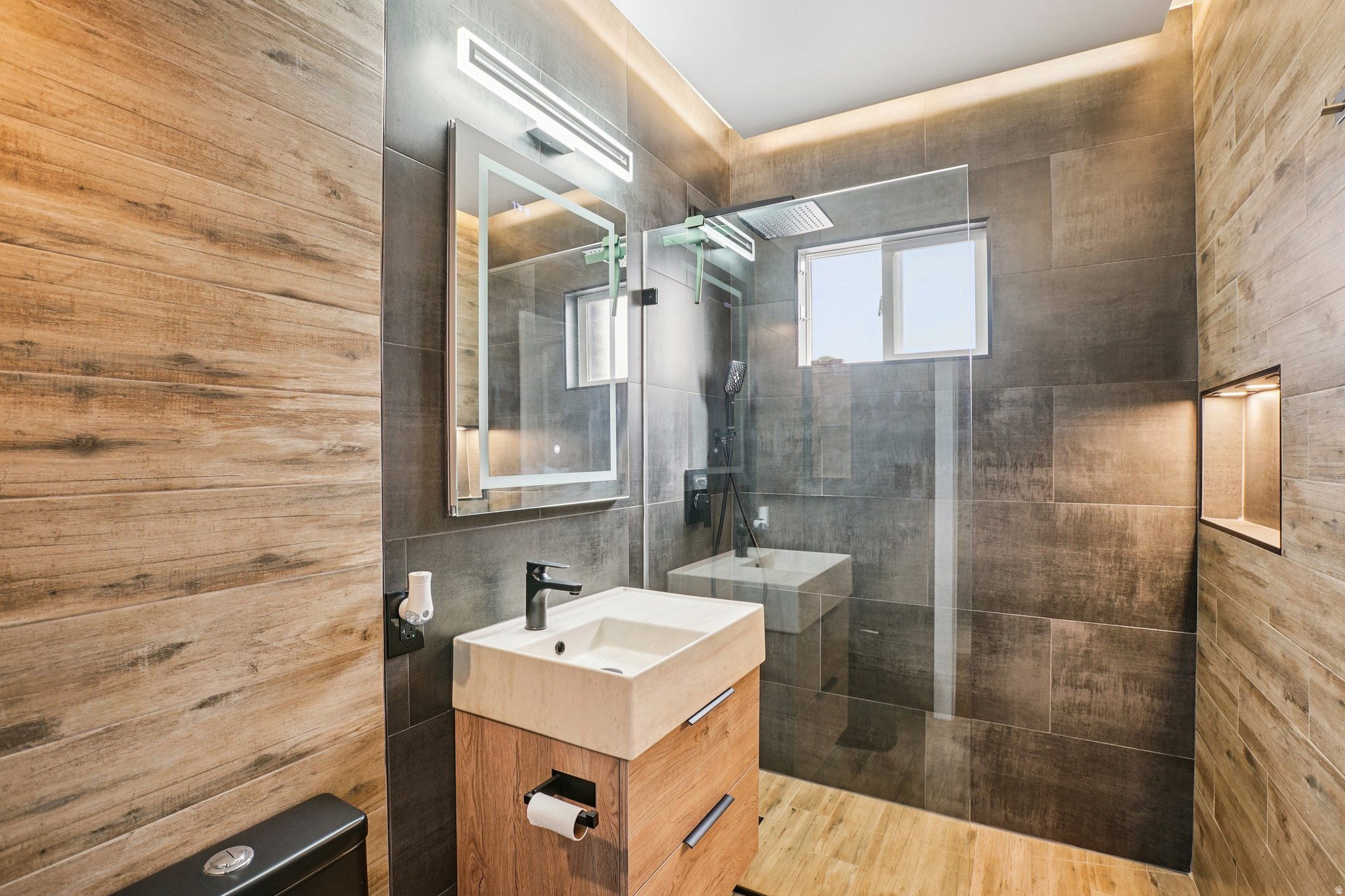 ARMISTA CONDO - Residential