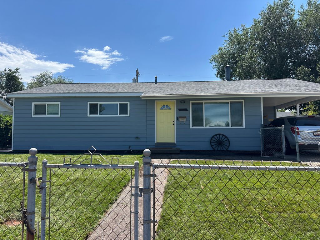 Photo of 5160 S CHARLOTTE AVE W, Salt Lake City, UT 84118 (MLS # 2164786)