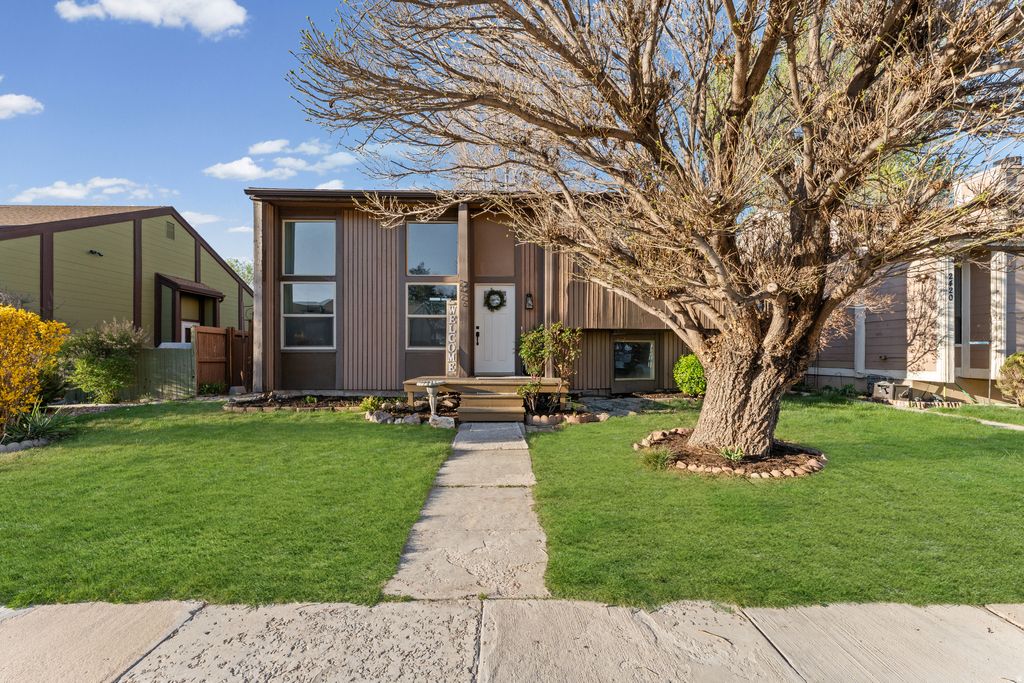 Photo of 2426 W HARDROCK DR, Taylorsville, UT 84129 (MLS # 2145859)