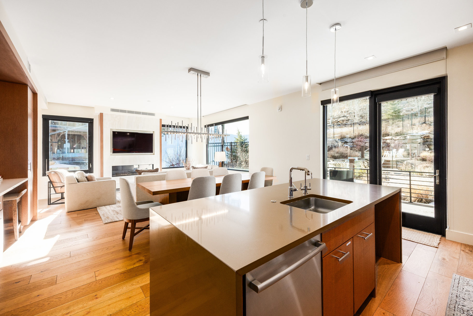 2431 W HIGH MOUNTAIN RD 301