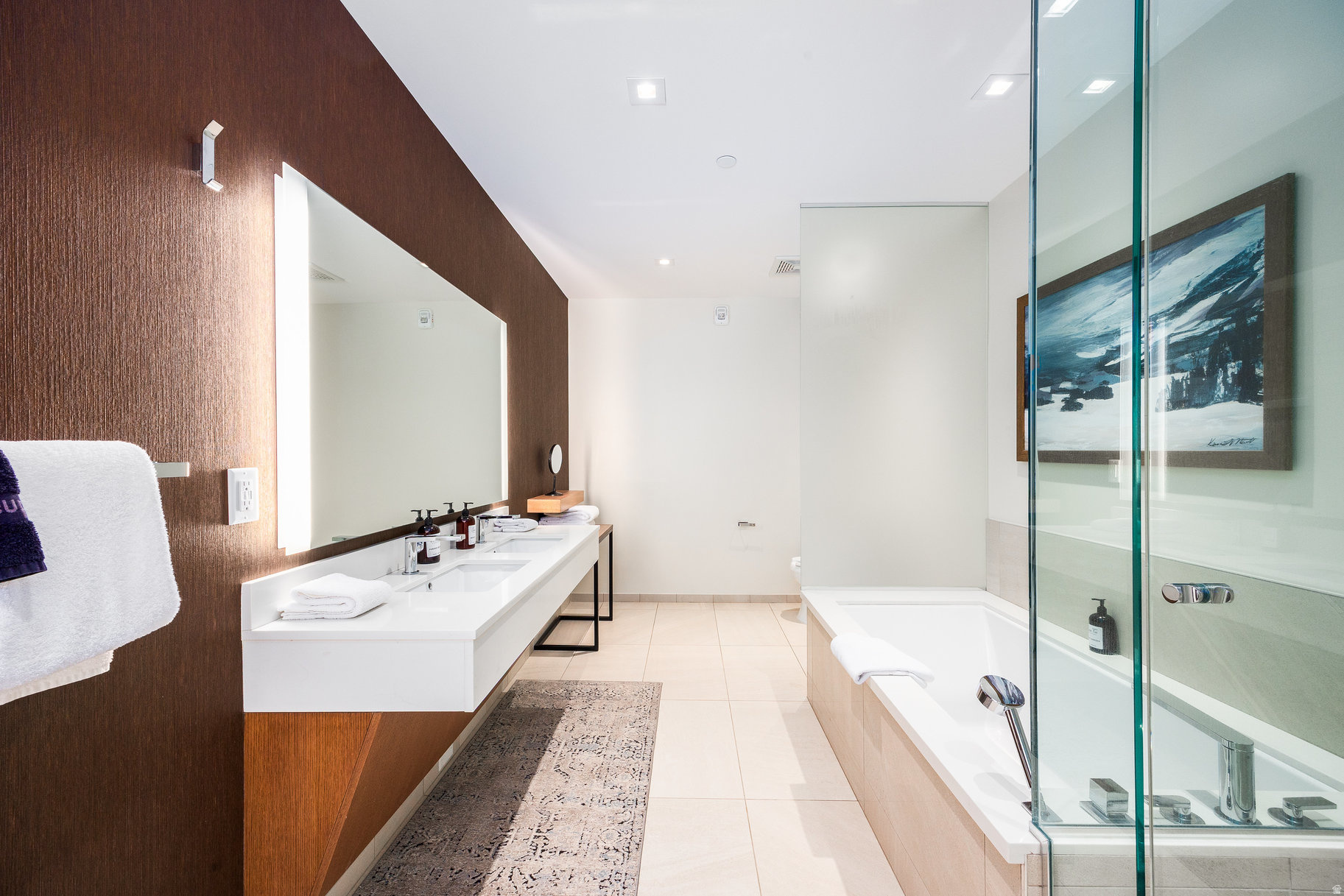 LIFT CONDOS - Residential