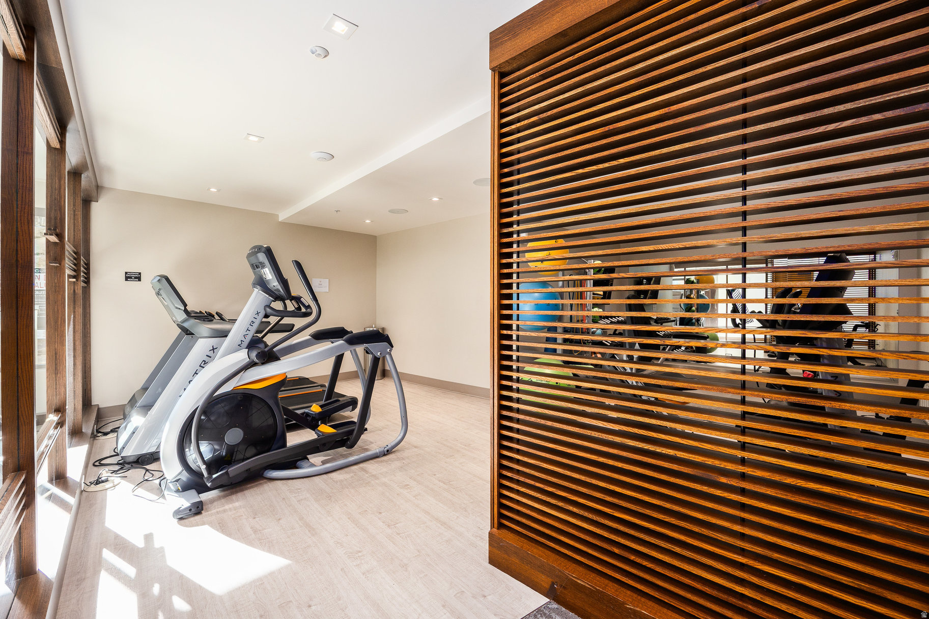 LIFT CONDOS - Residential