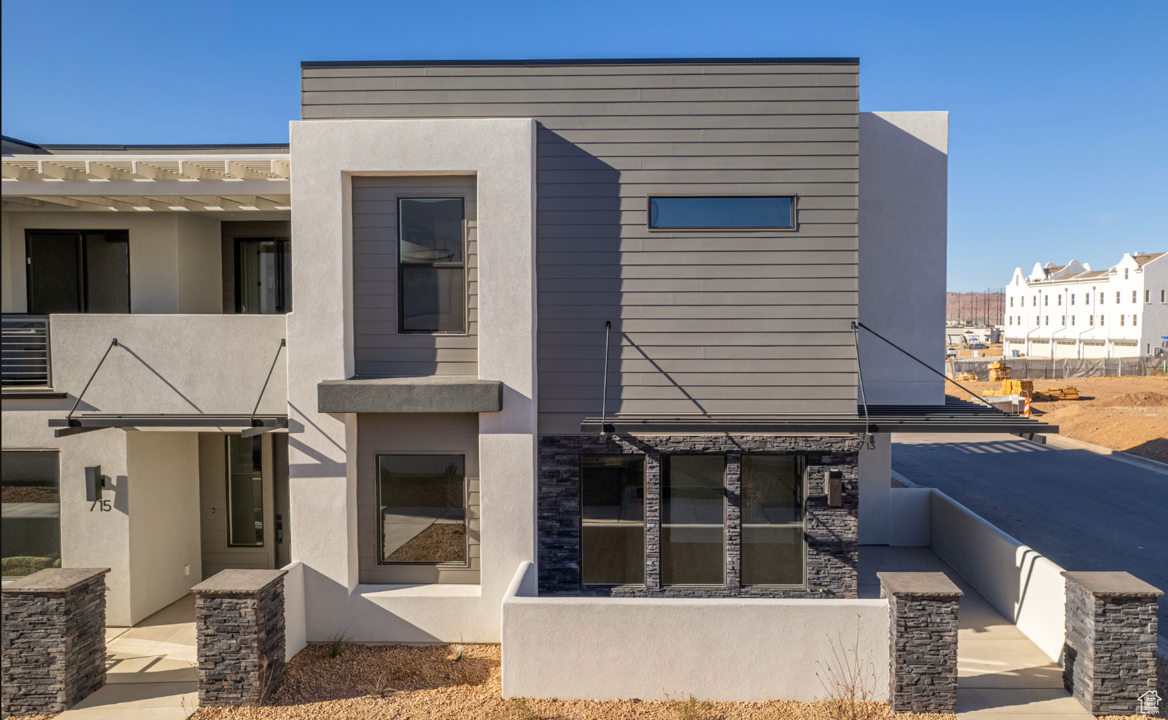 ATKINVILLE TOWNHOMES AT DESERT COLOR - Residential