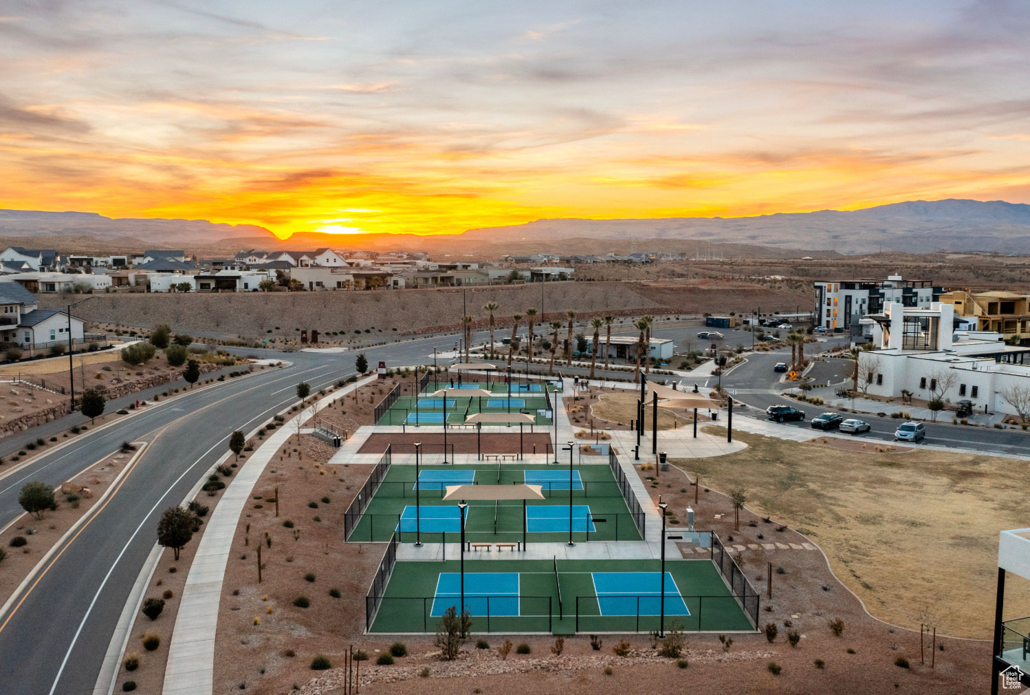 ATKINVILLE TOWNHOMES AT DESERT COLOR - Residential
