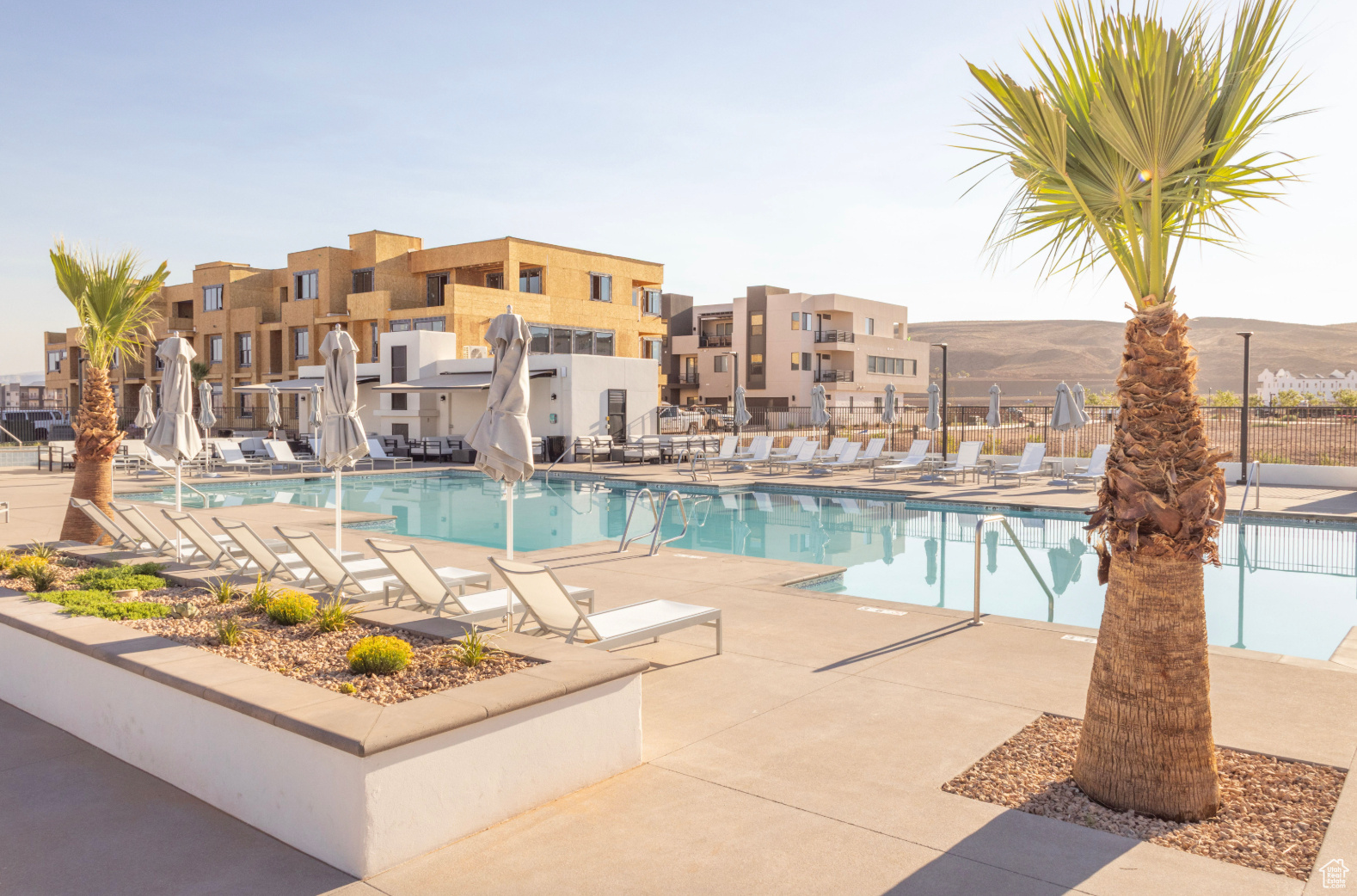 ATKINVILLE TOWNHOMES AT DESERT COLOR - Residential