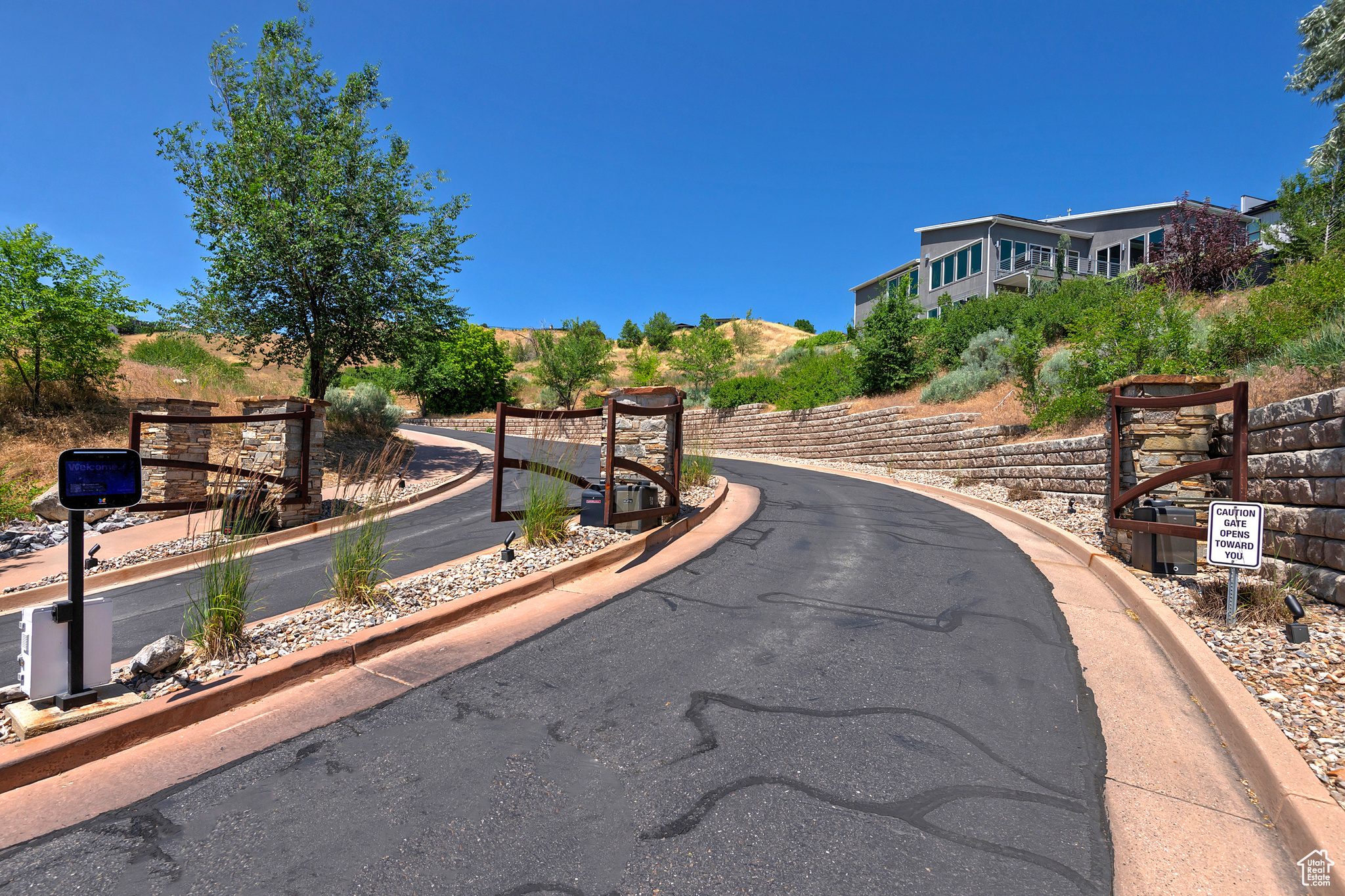 COLUMBUS COURT - Residential